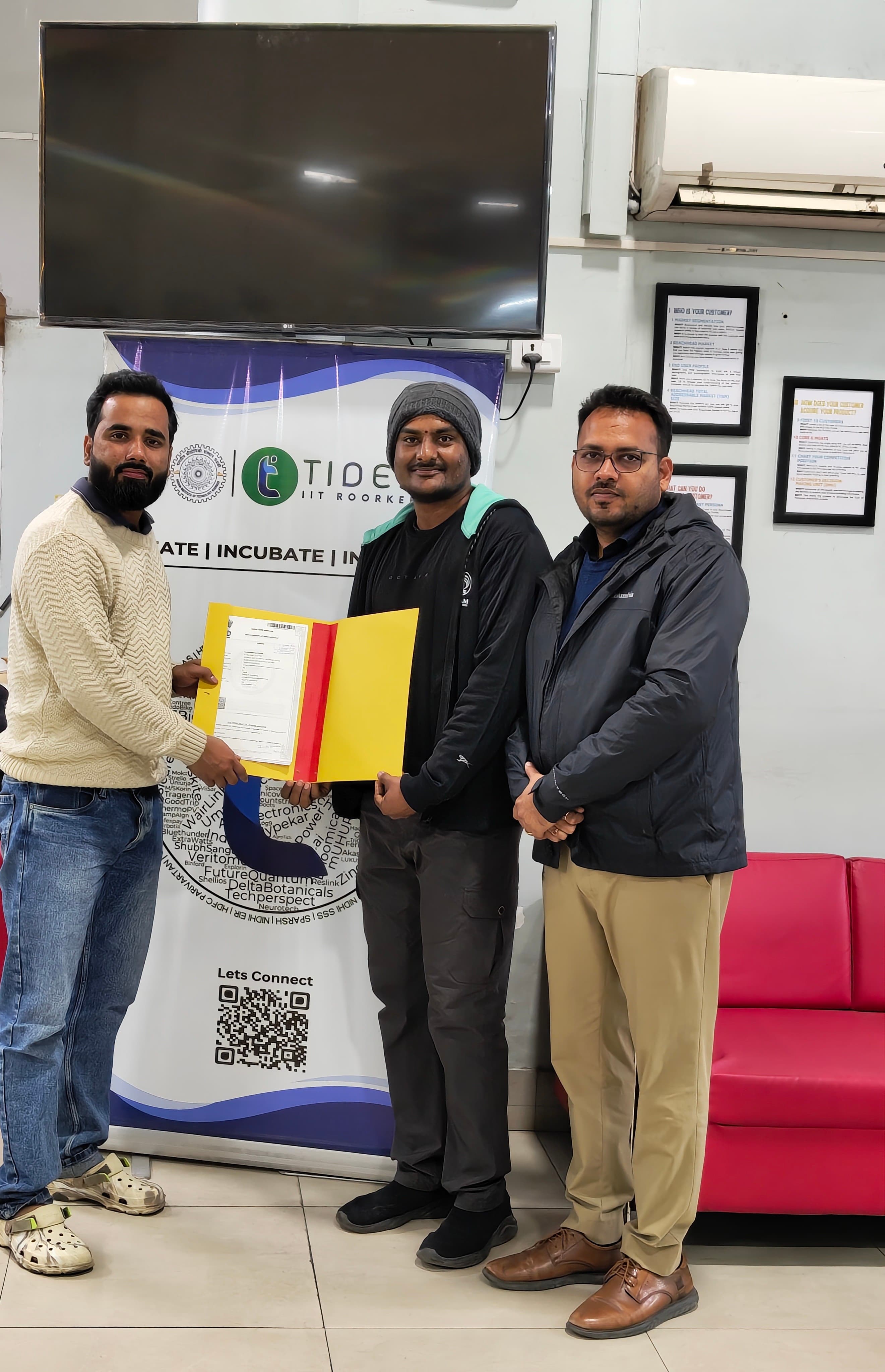 JalAI team receiving the NIDHI–PRAYAS grant award at TIDES, IIT Roorkee